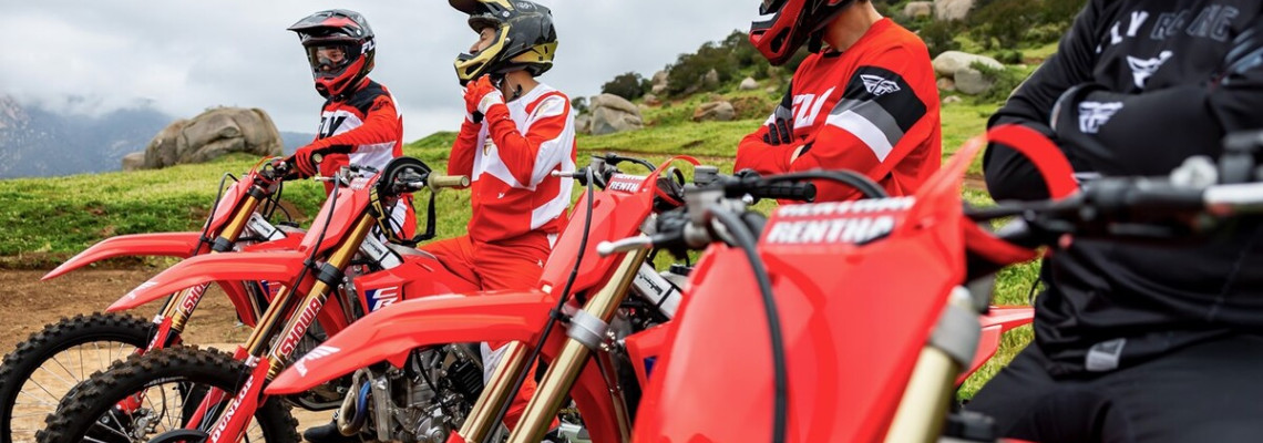 Kívül-belül megújultak a legendás CRF-ek ! Új kihívók a pályán