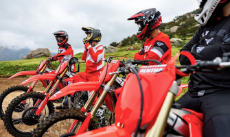 Kívül-belül megújultak a legendás CRF-ek ! Új kihívók a pályán
