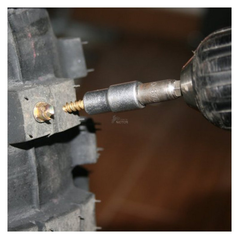 Jégszög szöges gumihoz (első kerékhez, 100db-os szett)