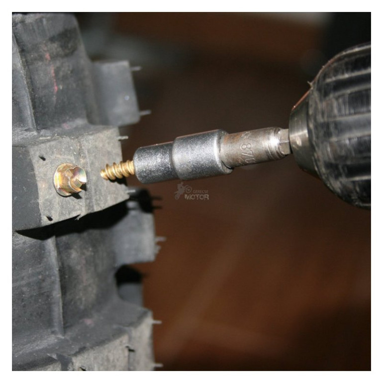 Jégszög szöges gumihoz (hátsó kerékhez, 100db-os szett)